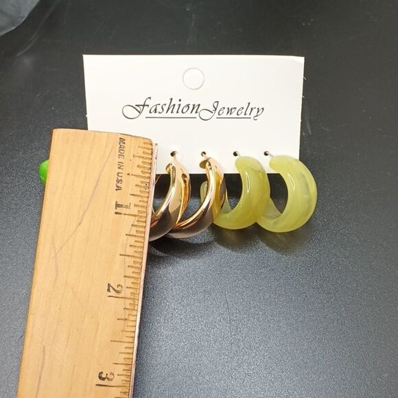 GREEN gold white chunky hoop earrings - Picture 2 of 4